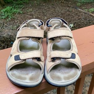 Cabela’s tan leather sandals